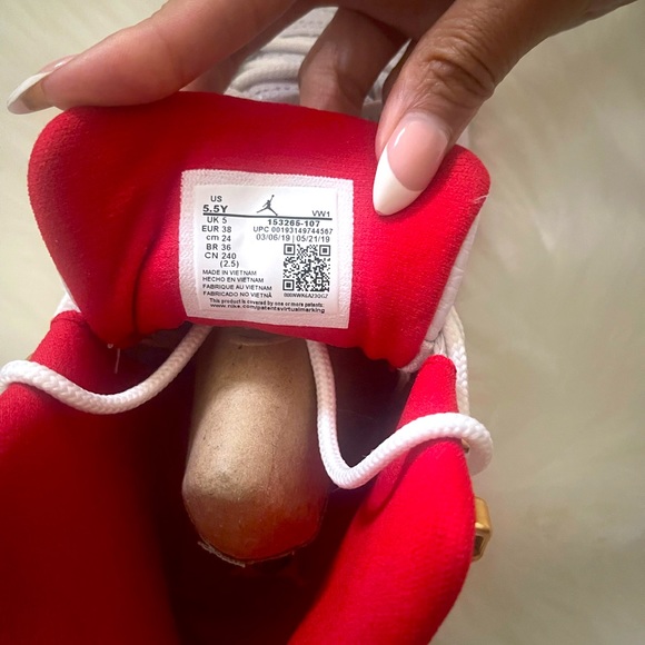 Air Jordan 12 FIFA, size 5.5 - Picture 4 of 5